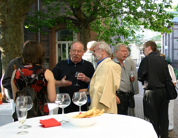 Bild 024v.jpg - Dr. Günter Stegmaier, Kulturkoordinator der Stadt Bretten und Leiter der Volkshochschule; Prof. Dr.h.c. Siegfried Kreiner; Prof. Dr. Jan Knopf, Institut für Literaturwissenschaft, Universität Karlsruhe (TH); Wolfgang Petroll, Vorstandsmitglied der Badischen Kinoakademie, Lehrbeauftragter am ZAK